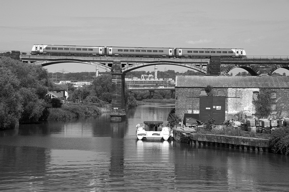 UG18 51DM_NikonDf_AF-SNikkor28-300G@85 mm