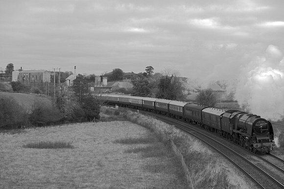 UK13 56DM_Canon6D_EF85